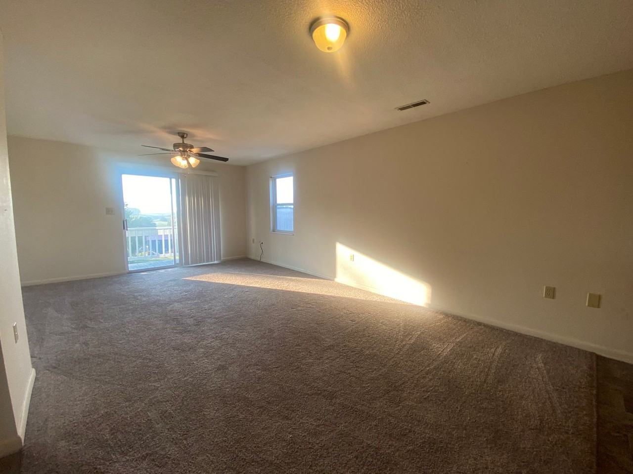 Eagle Crest Apartments - A - Photo 3 of 18