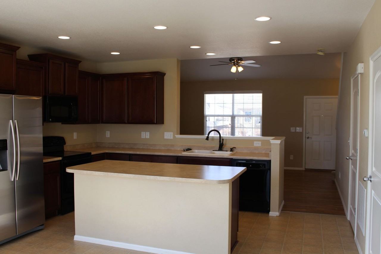 609 Botley Dr - Photo 4 of 16