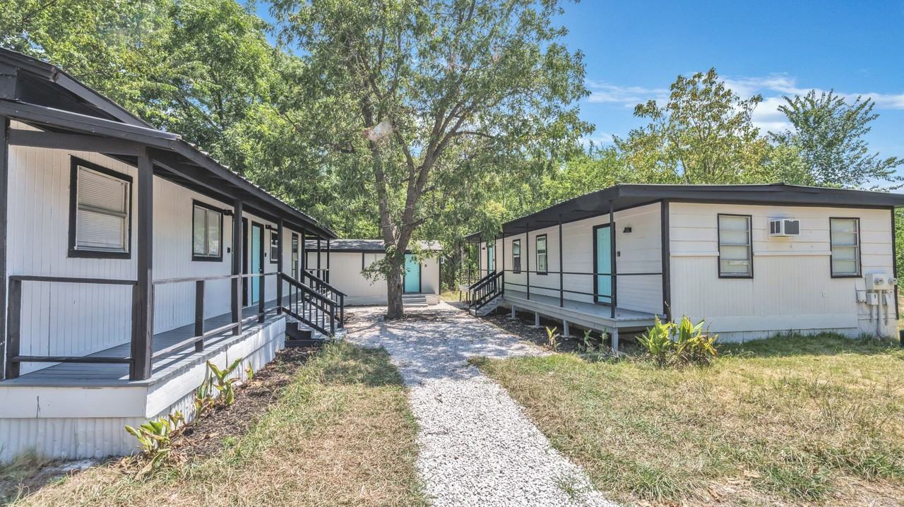 711 S Houston St #3 - Photo 5 of 7