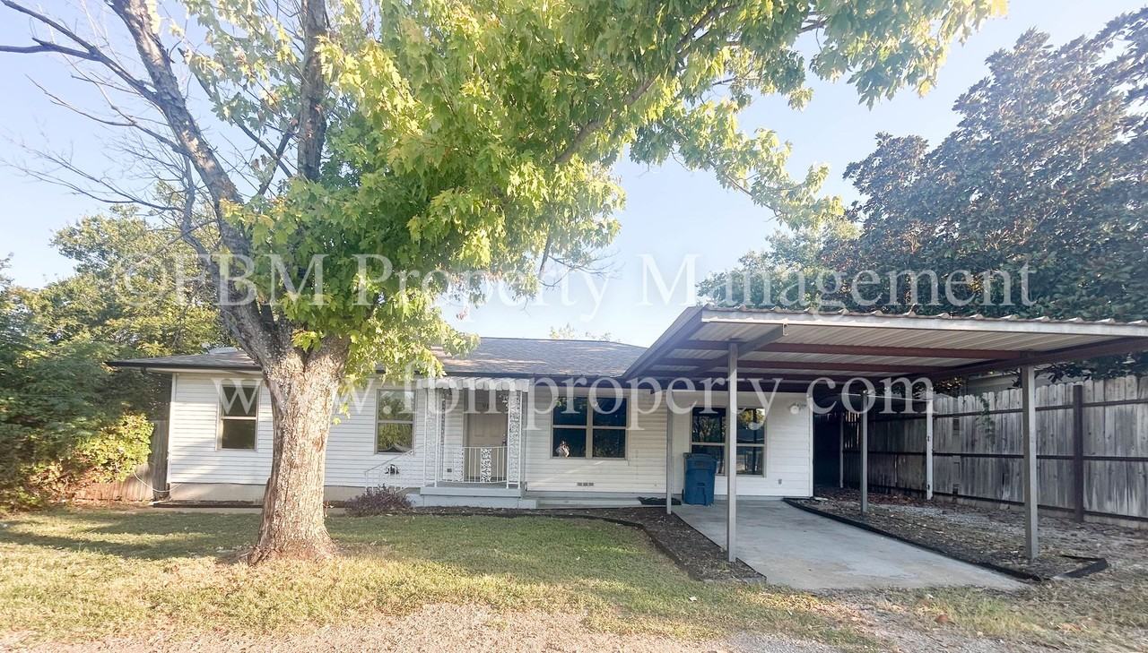 913 W Main St - Photo 2 of 24