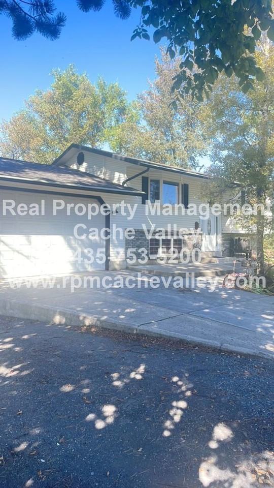 1175 S 2000 W - Photo 2 of 9