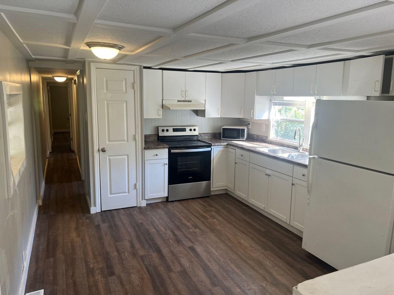 1513 Shady Ln - Photo 3 of 13