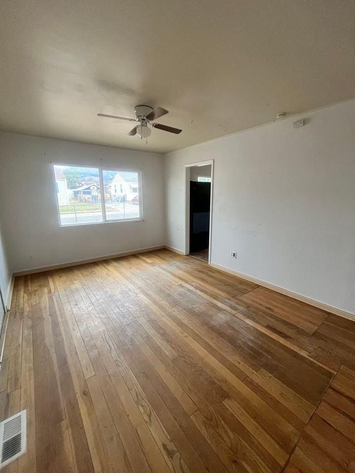 122 5th W - Photo 3 of 15