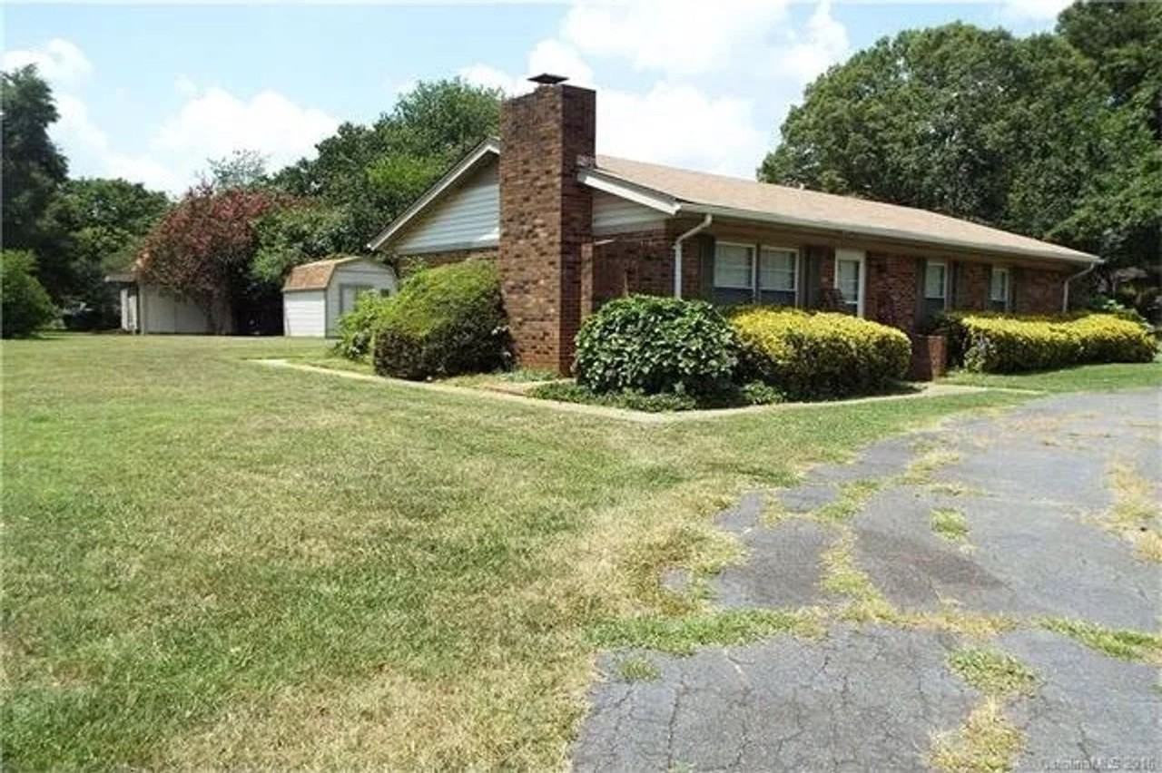 1901 Crandon Dr - Photo 2 of 8