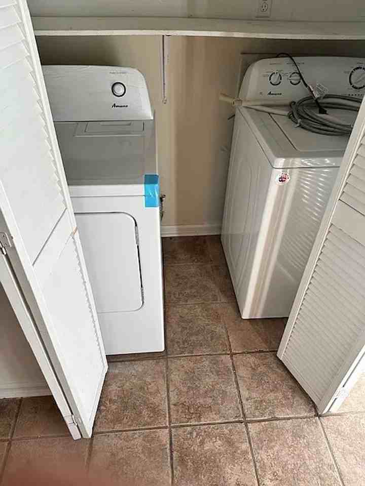 1901 Crandon Dr - Photo 6 of 8