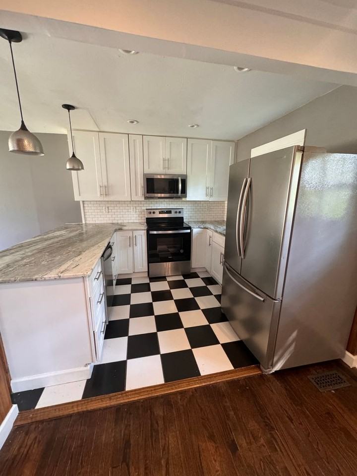 317 Christopher Dr - Photo 2 of 6