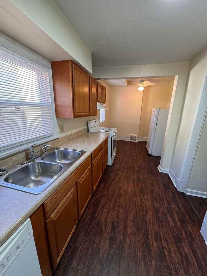 203 N. Stewart - Photo 3 of 12