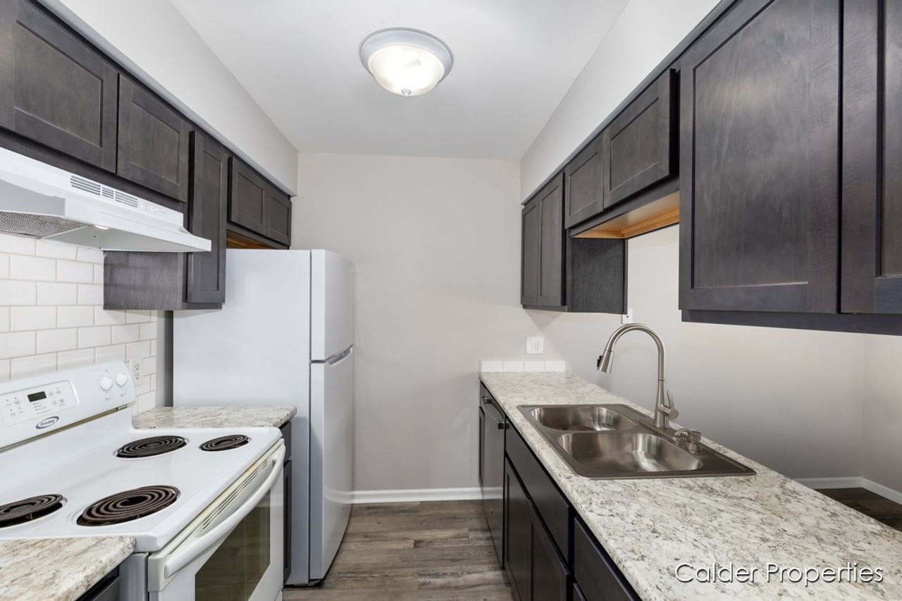 2928 Vineland Ave SE - Photo 2 of 19