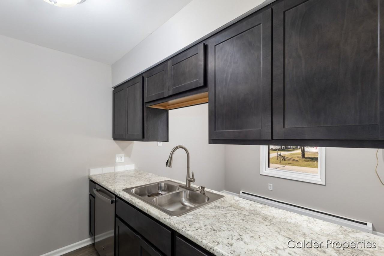 2928 Vineland Ave SE - Photo 3 of 19