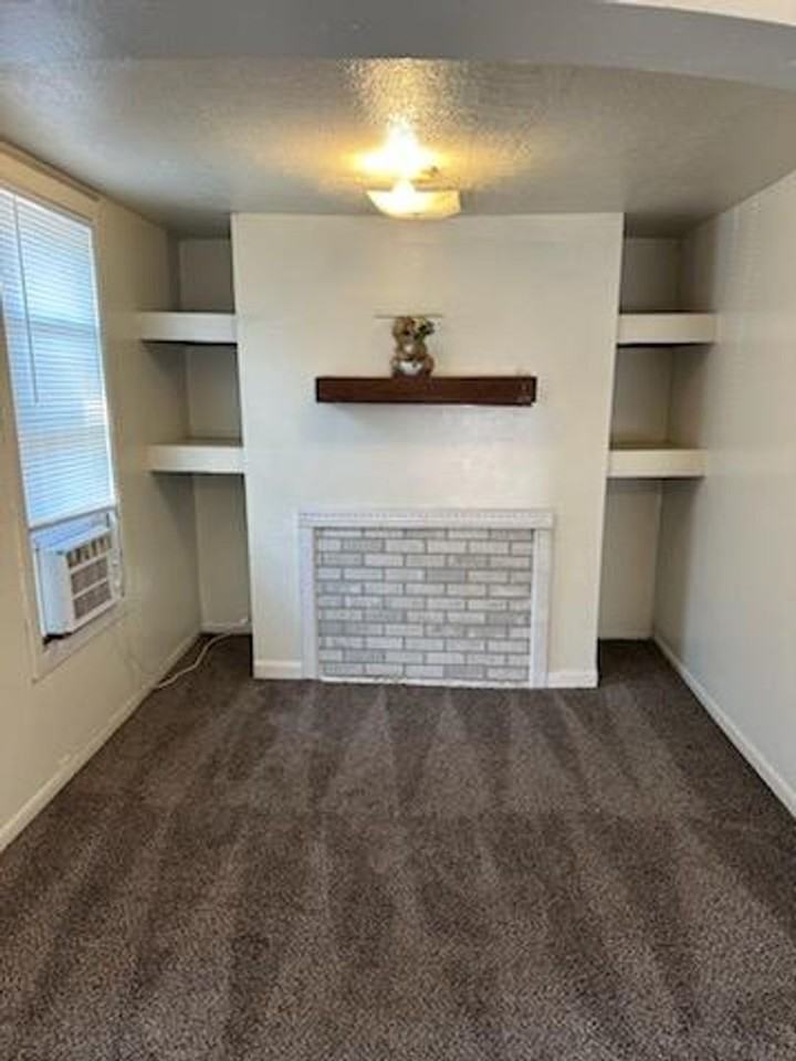 2327 N Lafayette Ave - Photo 3 of 21