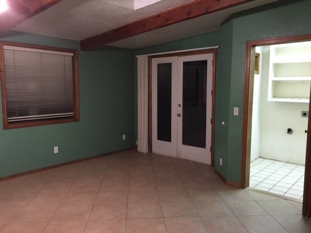 3220 N Childress St - Photo 3 of 9