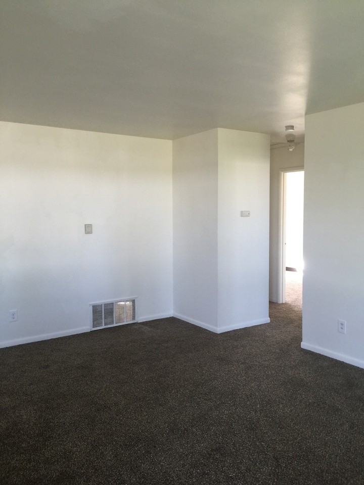 1230 Vandenburg Avenue - Photo 2 of 5