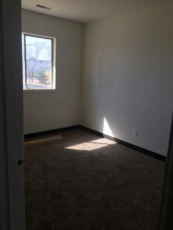 1230 Vandenburg Avenue - Photo 4 of 5