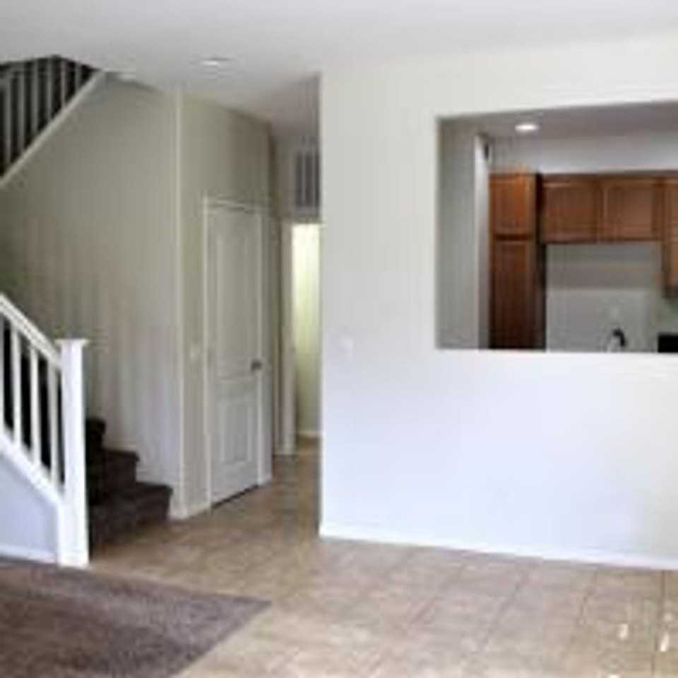 29178 Portland Ct - Photo 5 of 17