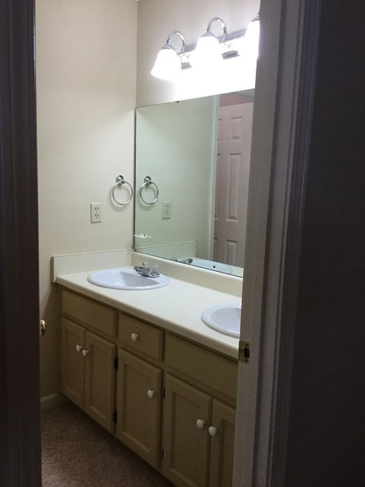 1068 Vineyards Drive - Photo 4 of 12