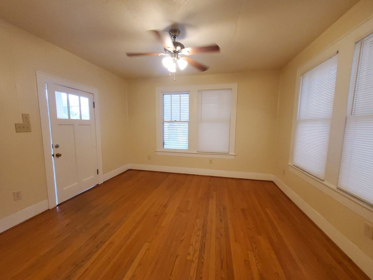 1102 37th St - Photo 2 of 35