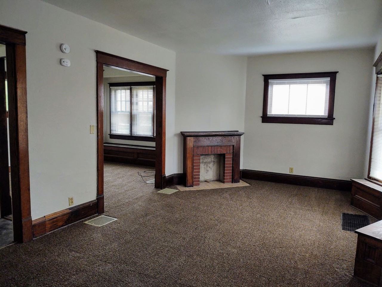 305 College Ave - Photo 3 of 8
