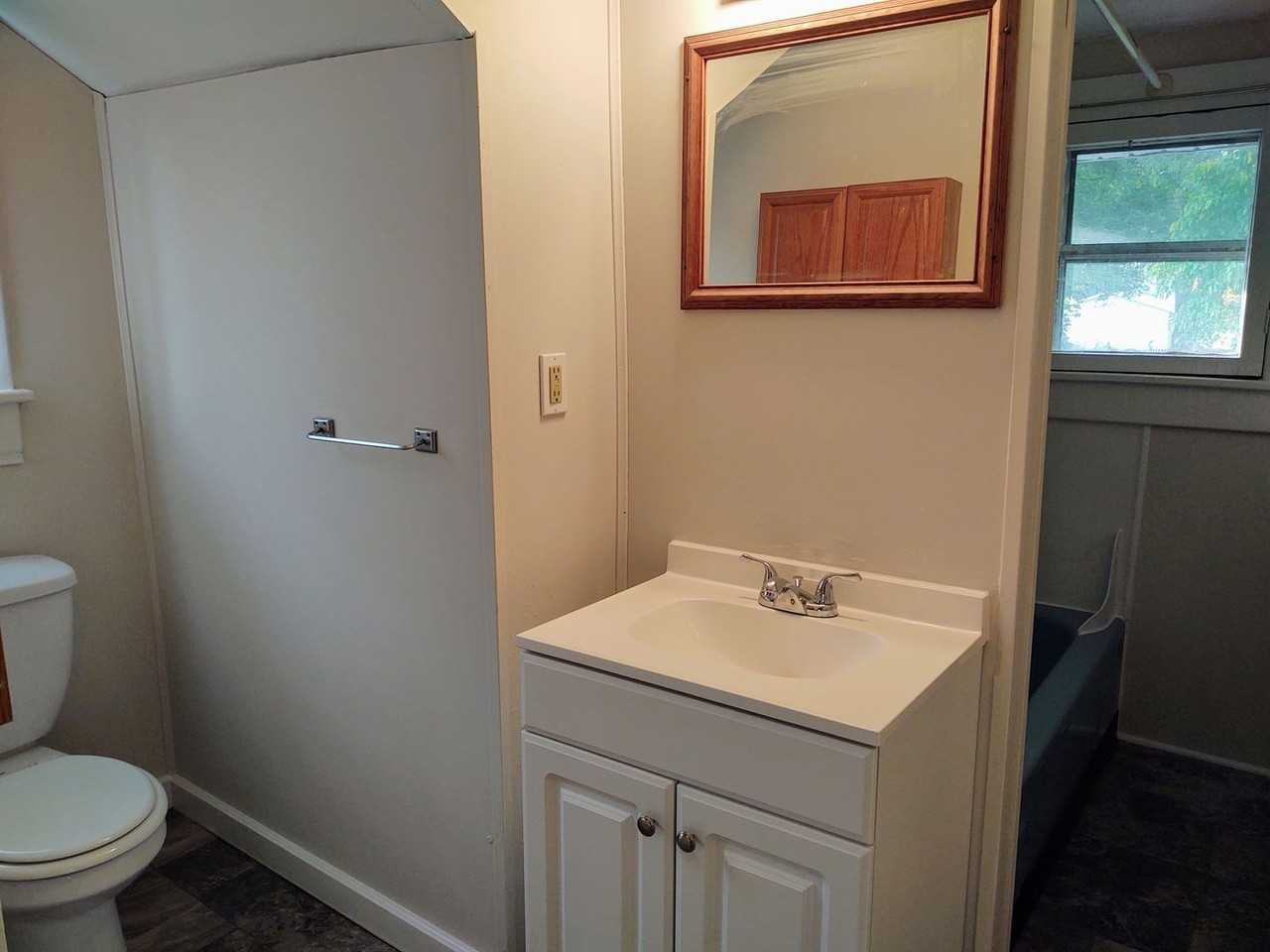 305 College Ave - Photo 5 of 8