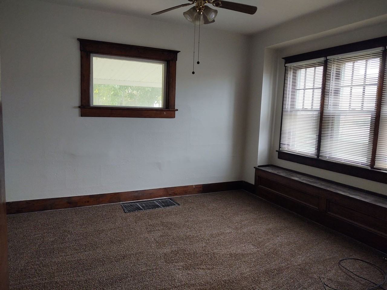 305 College Ave - Photo 7 of 8