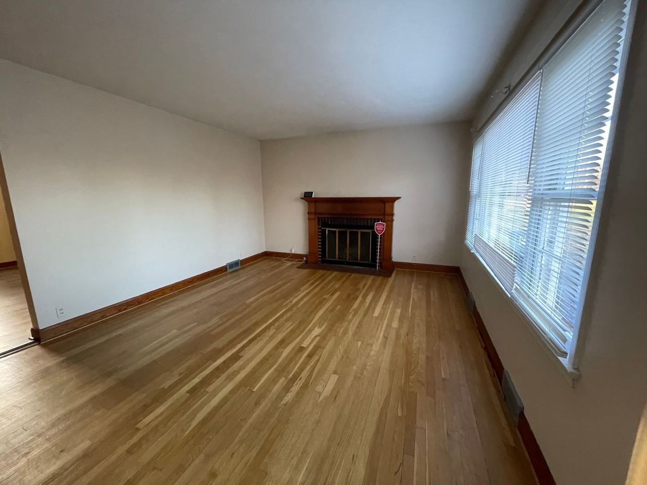 244 Crescent Ln - Photo 2 of 15