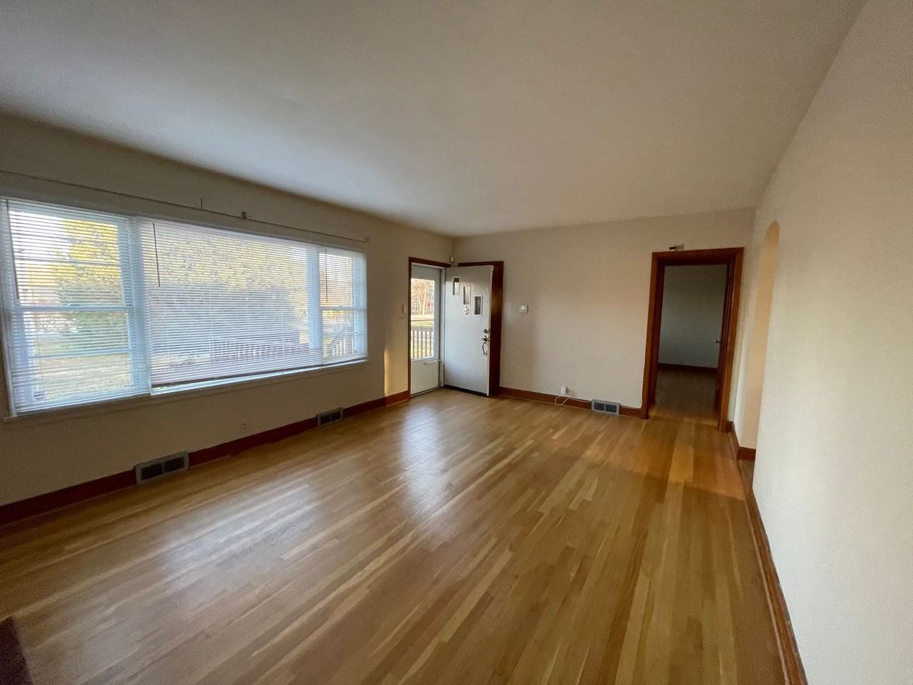 244 Crescent Ln - Photo 3 of 15