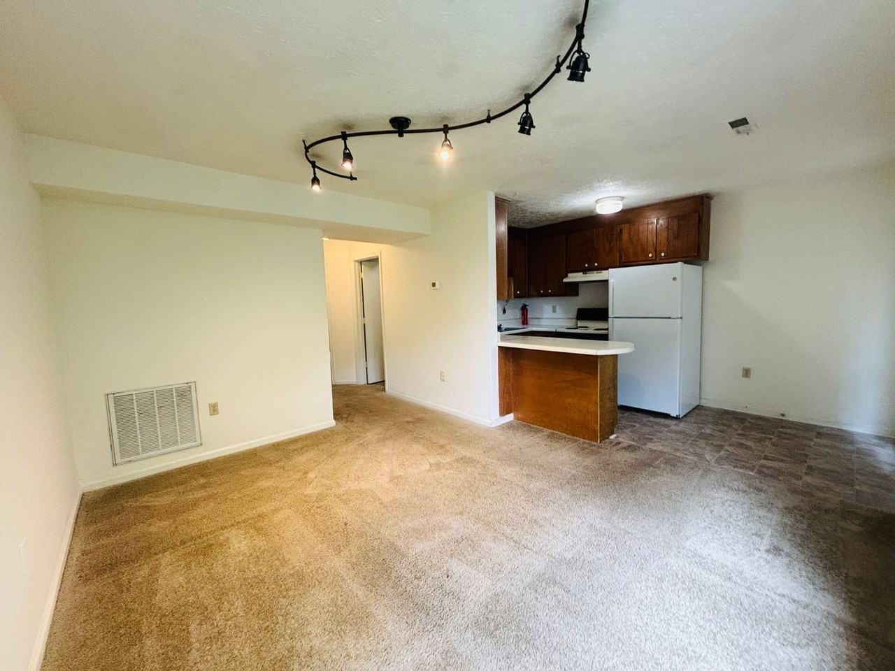 611 Green St - Photo 2 of 24