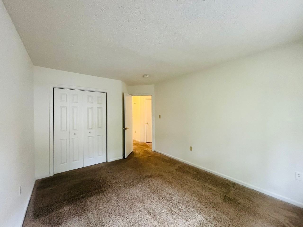 611 Green St - Photo 5 of 24