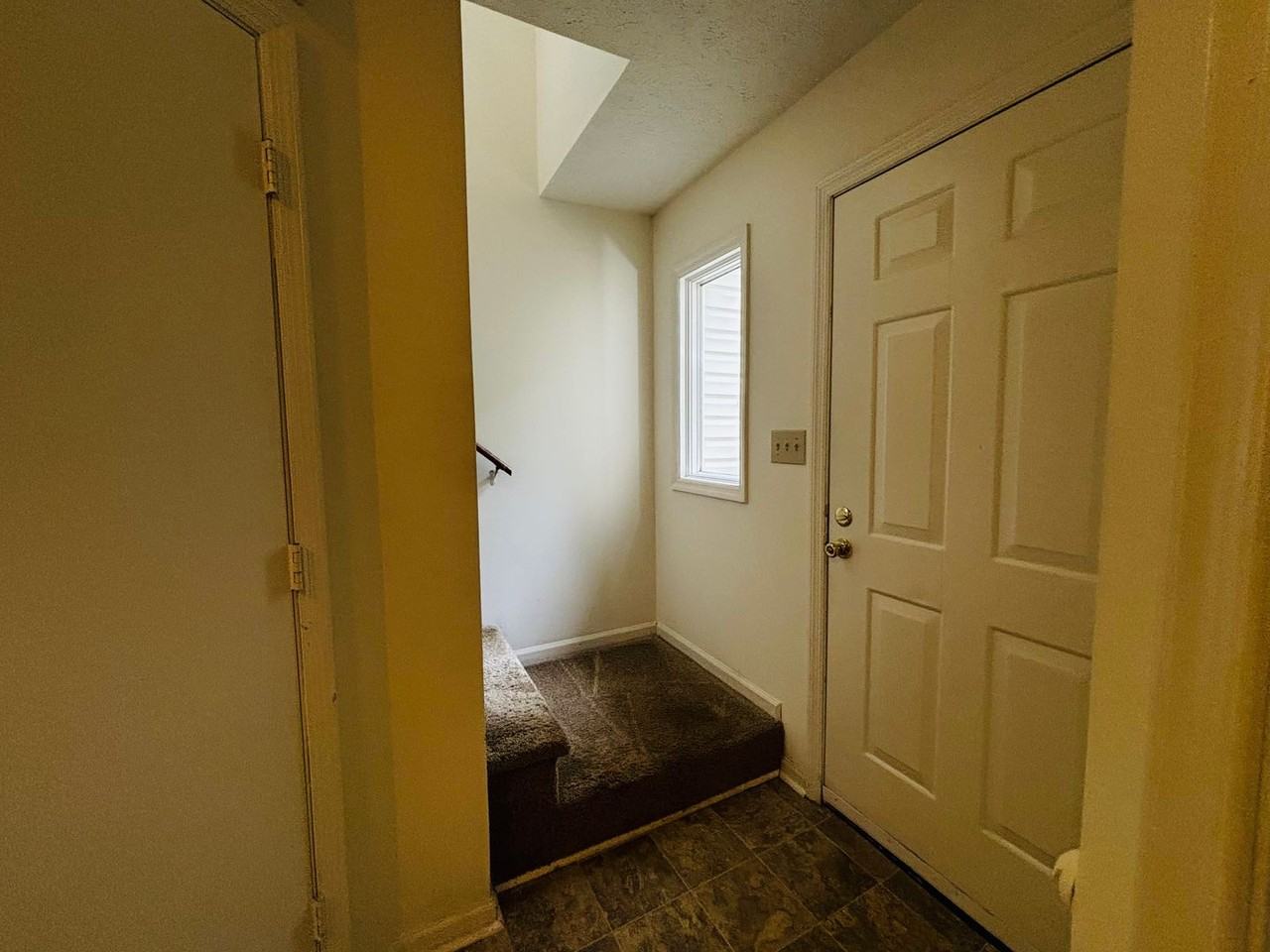 611 Green St - Photo 6 of 24