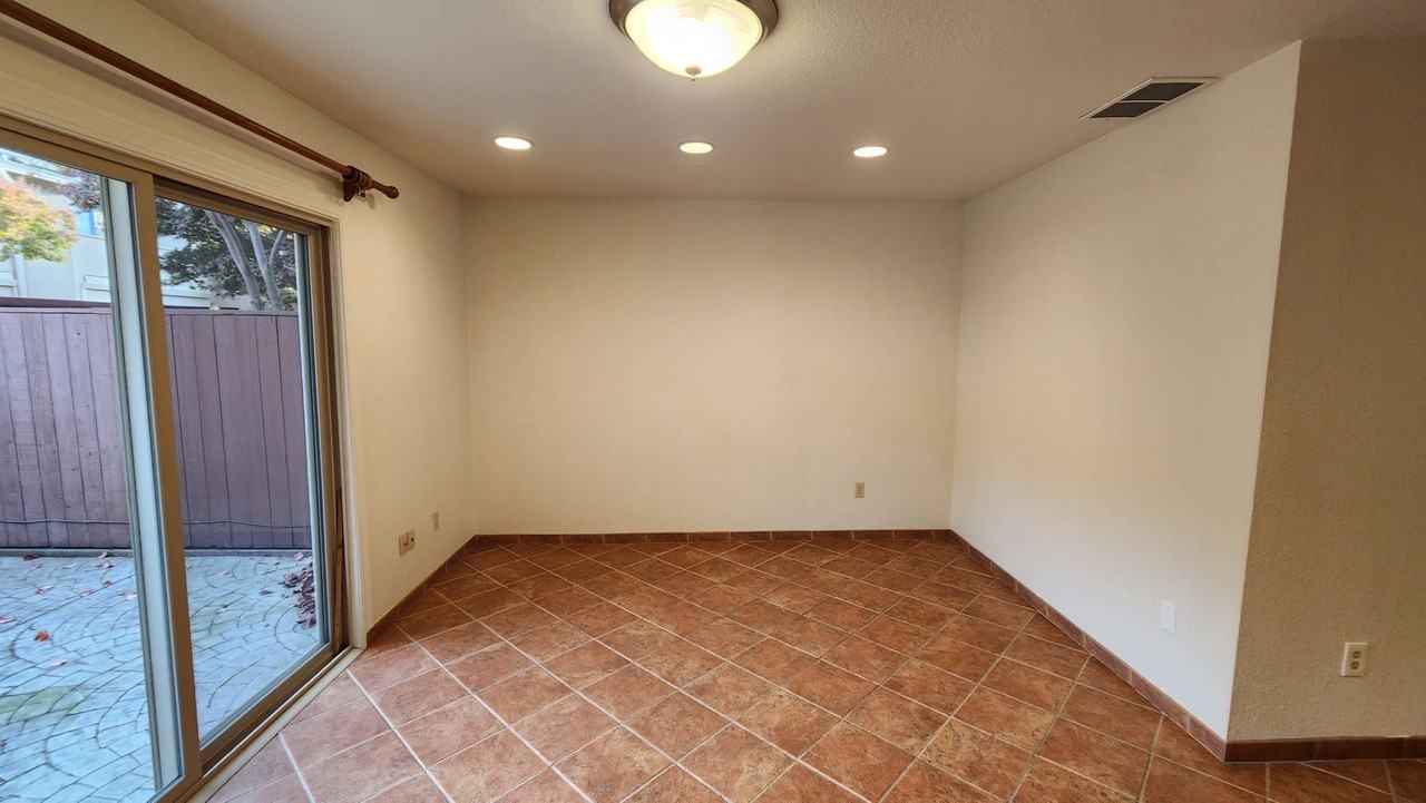 940 Q St - Photo 3 of 50
