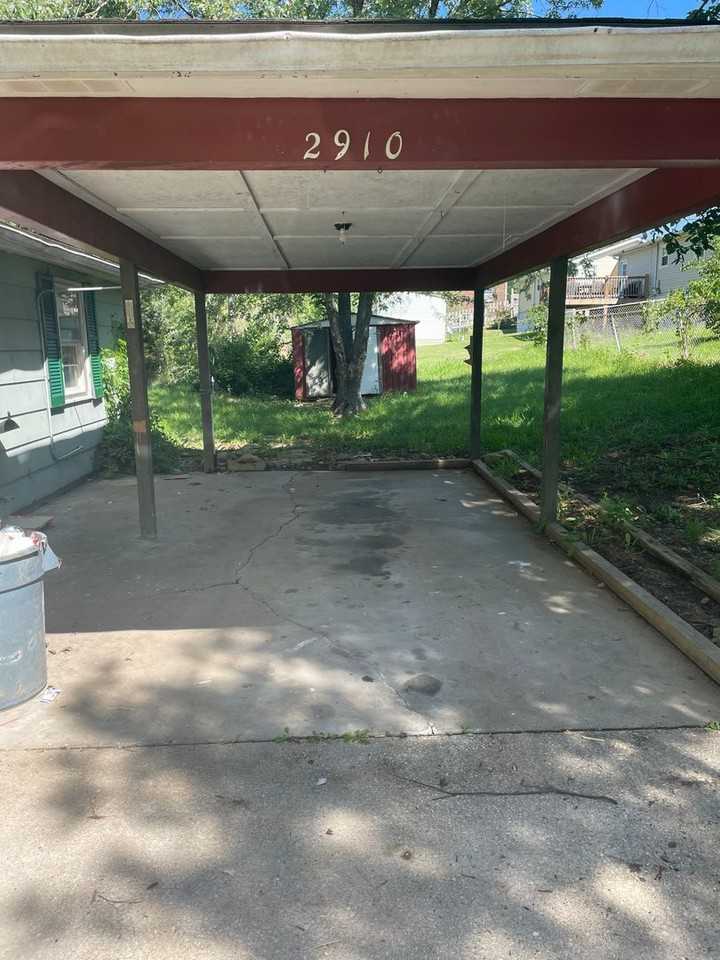 2910 Argyle Rd - Photo 3 of 34