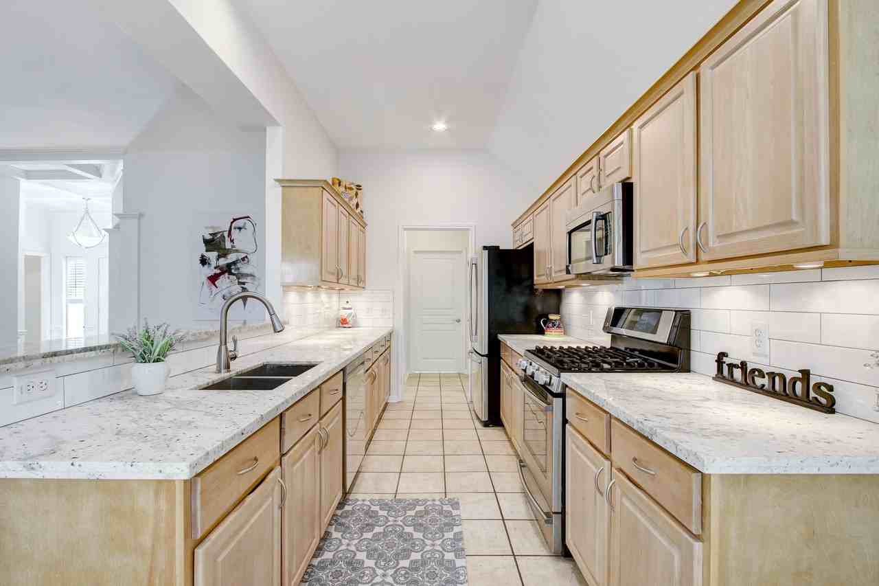 10457 Trailway Oak - Photo 2 of 26