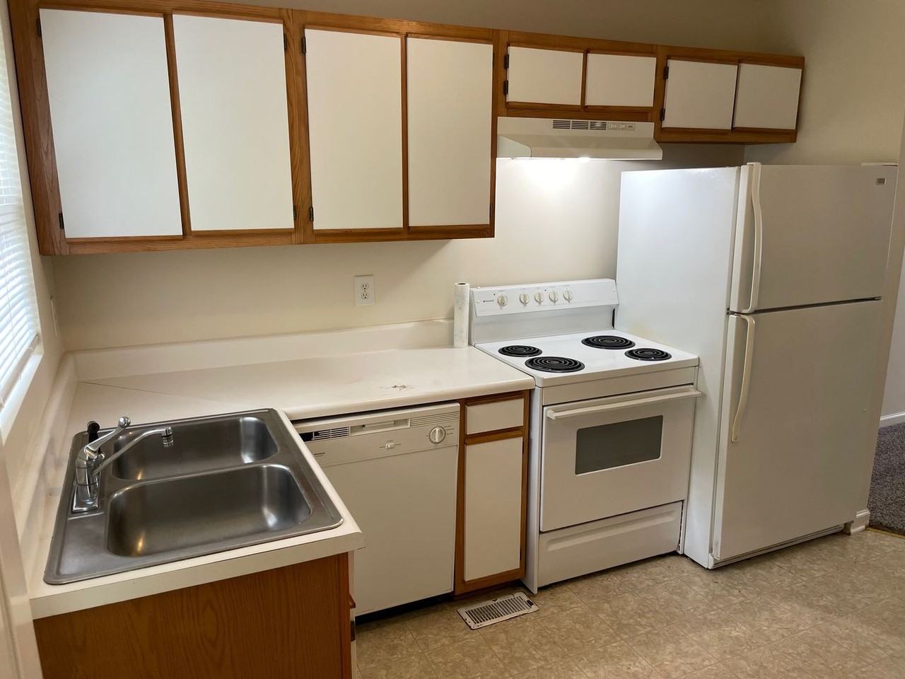 136 Lambert Dr - Photo 5 of 19