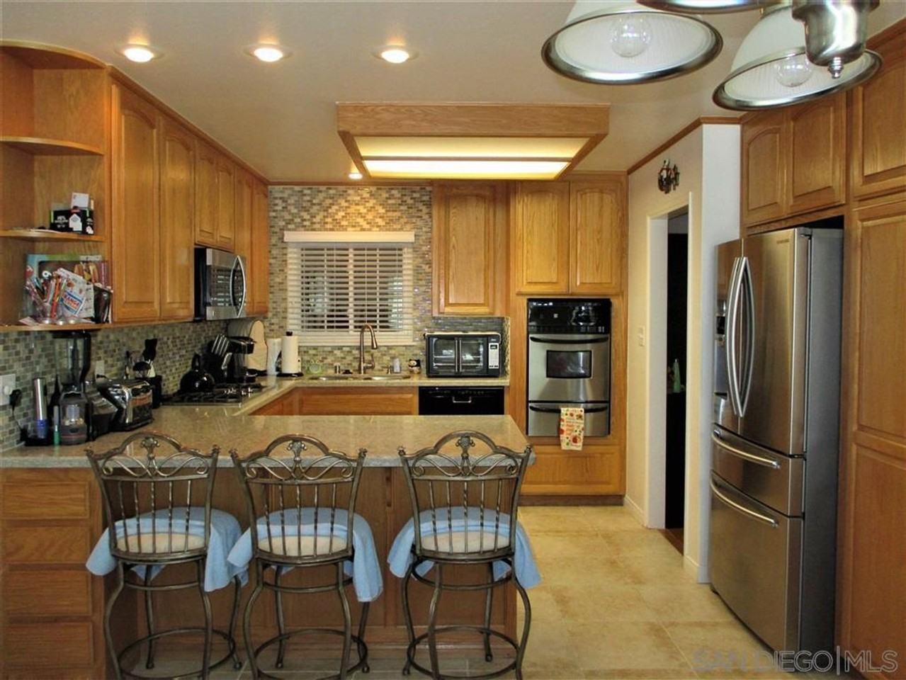 1325 Halley Ct - Photo 3 of 37