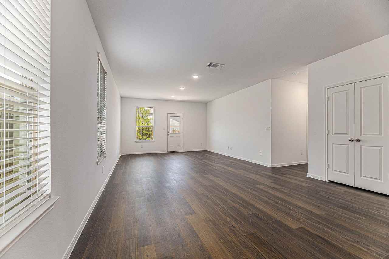 235 Pine Cavern Dr - Photo 4 of 22