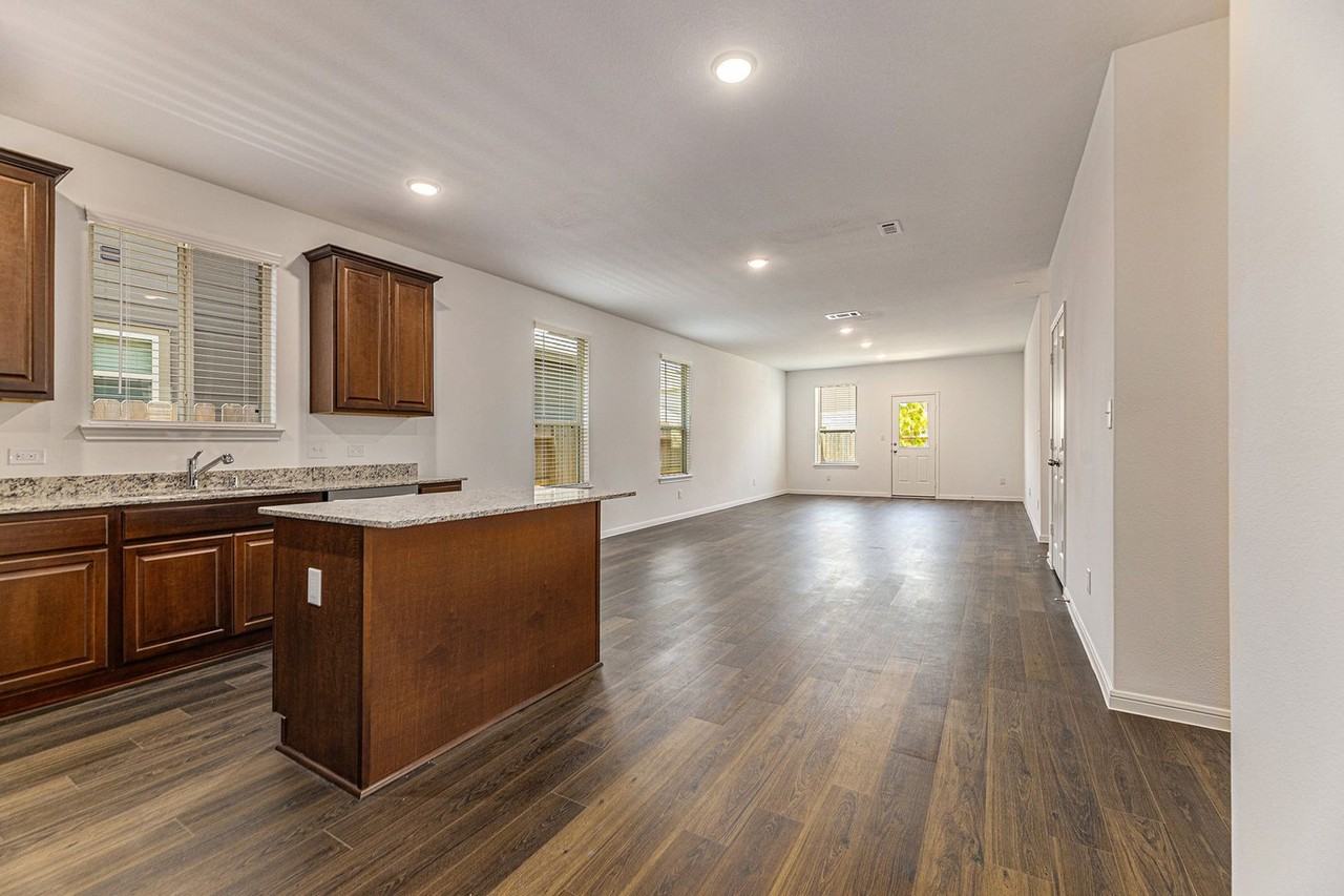 235 Pine Cavern Dr - Photo 5 of 22