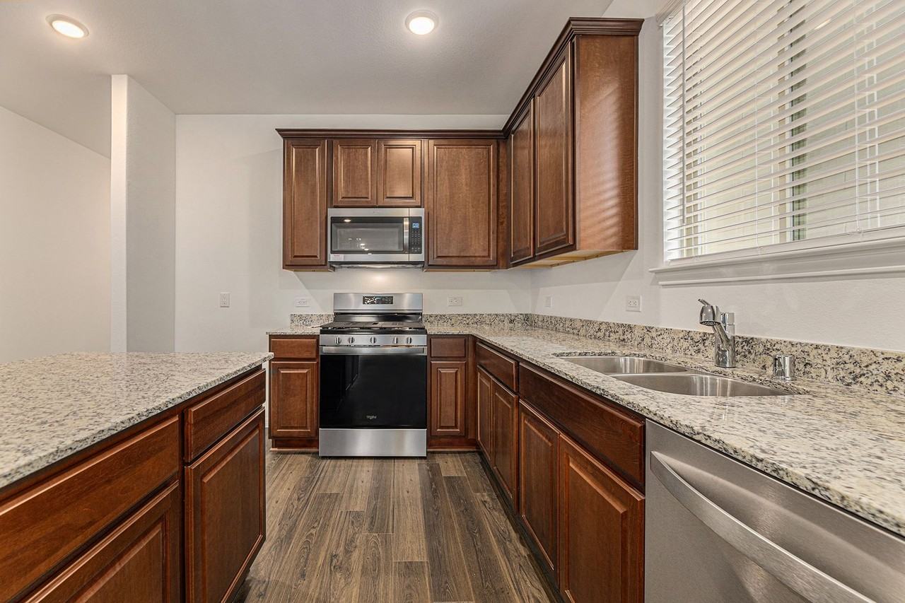 235 Pine Cavern Dr - Photo 6 of 22