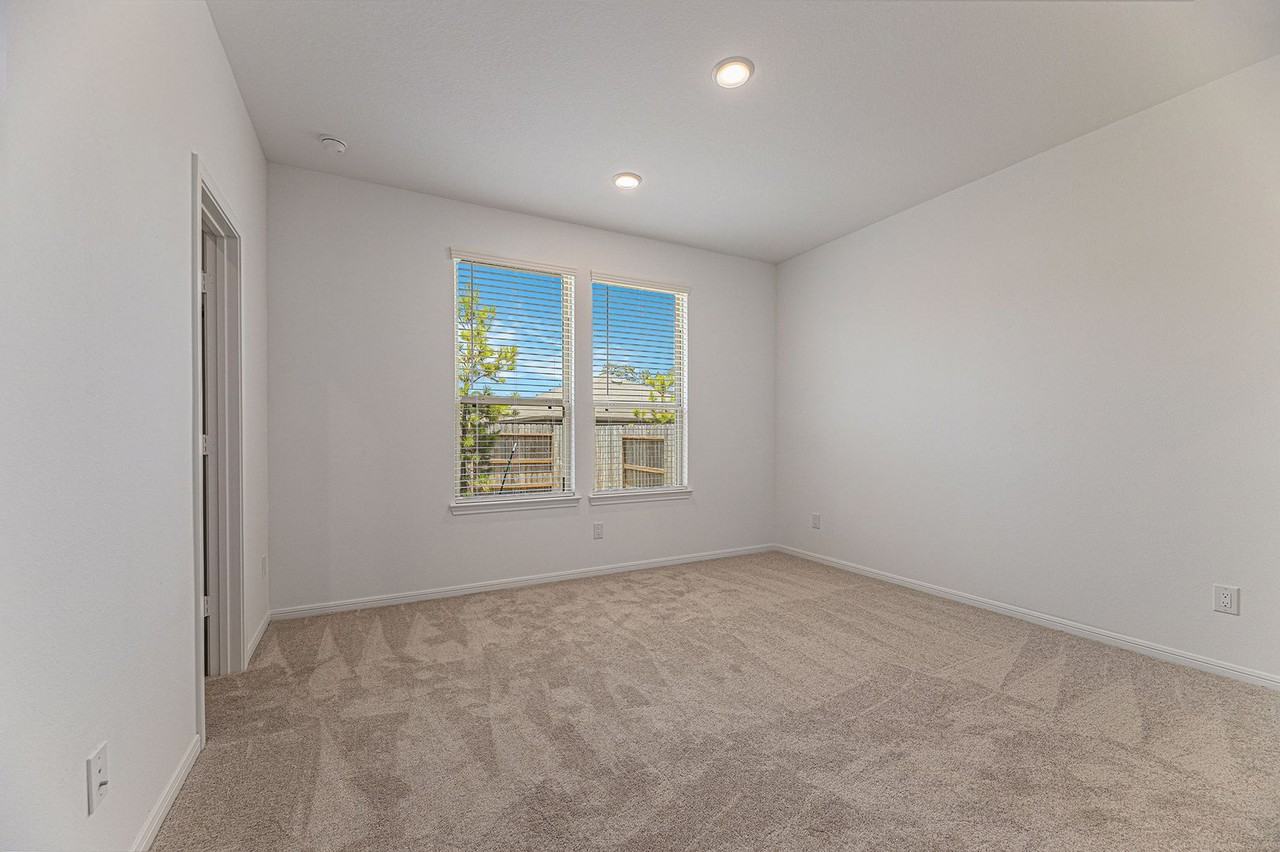 235 Pine Cavern Dr - Photo 7 of 22