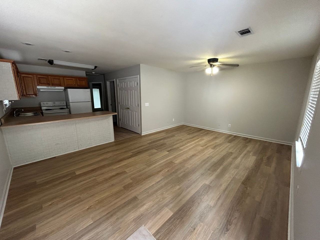 North Broadway - Photo 2 of 7