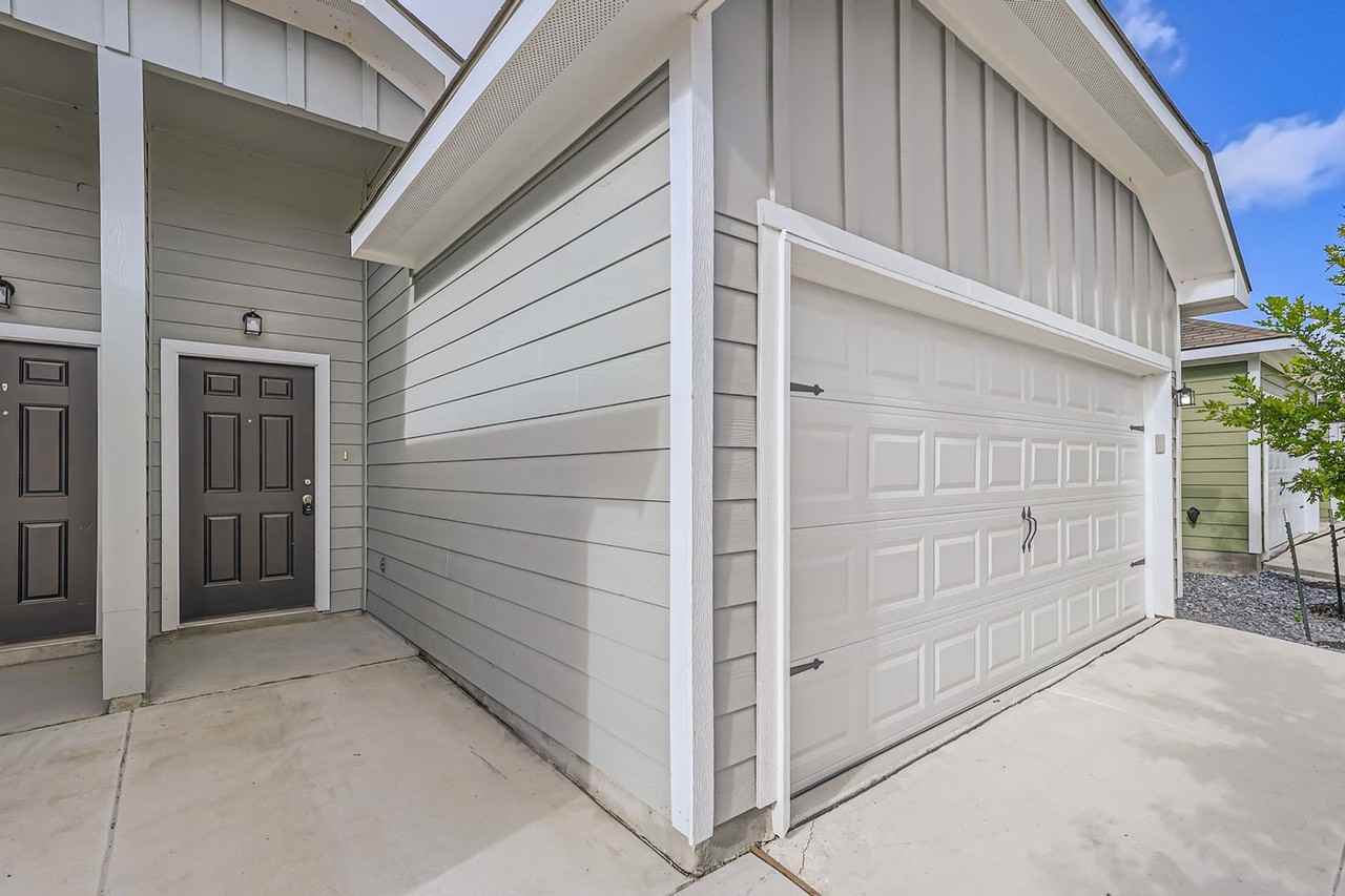 631 Ashers Pl - Photo 2 of 15