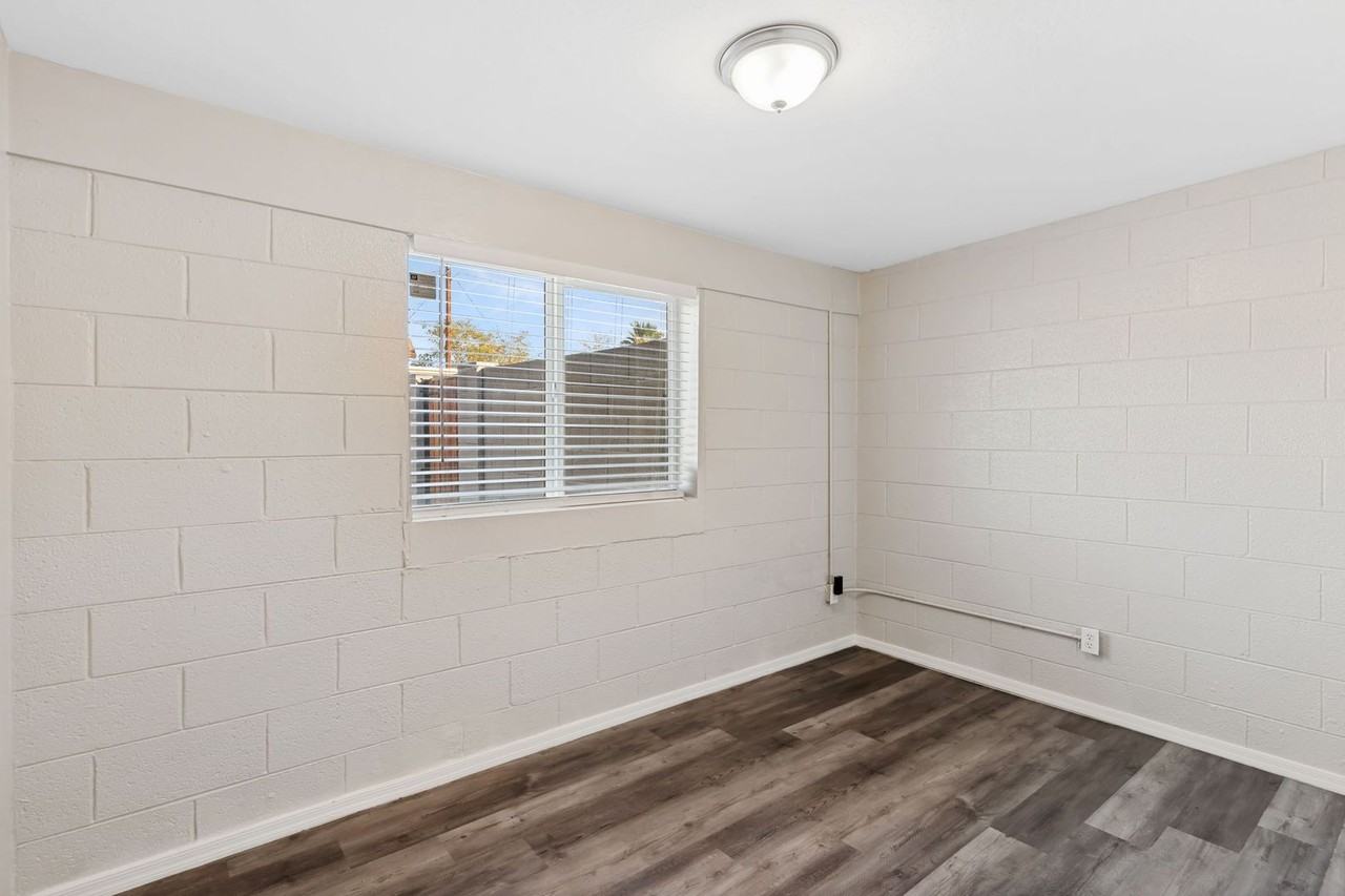 1562 E Peoria Ave - Photo 3 of 10