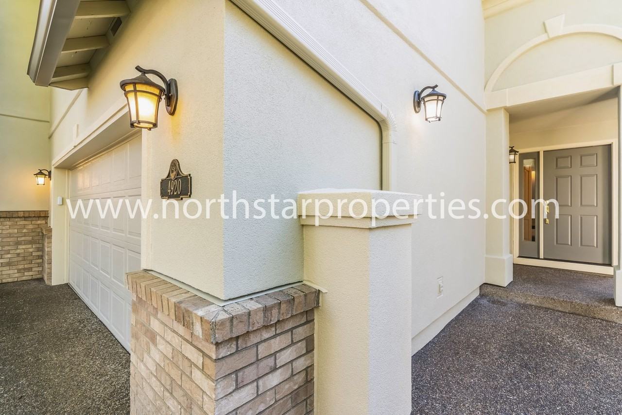 4920 Mulholland Dr - Photo 4 of 36