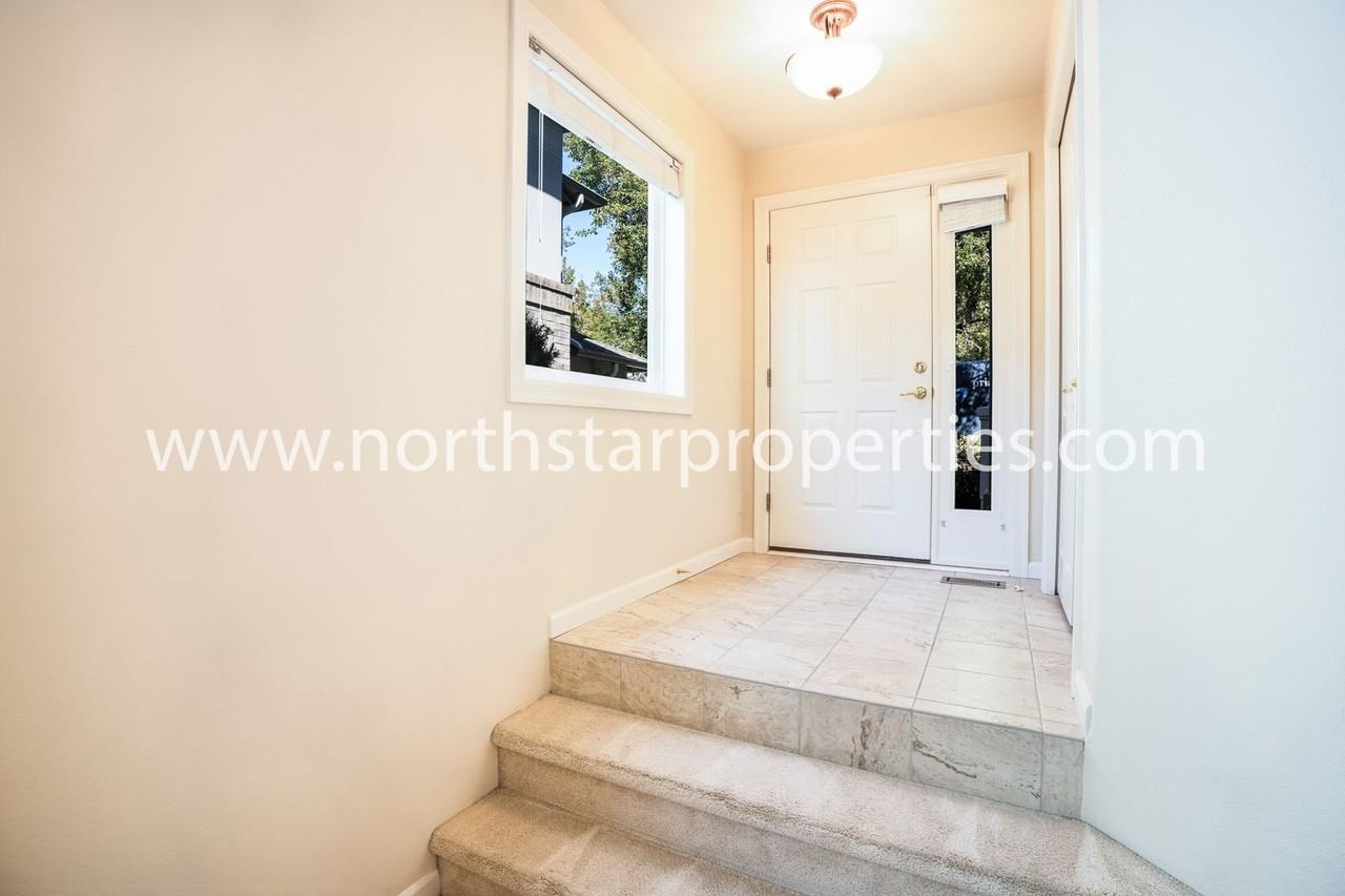 4920 Mulholland Dr - Photo 6 of 36