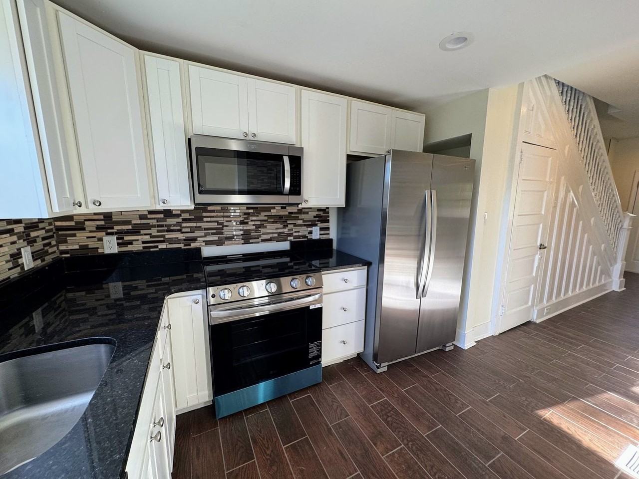 2451 Glenarm Ave - Photo 5 of 10