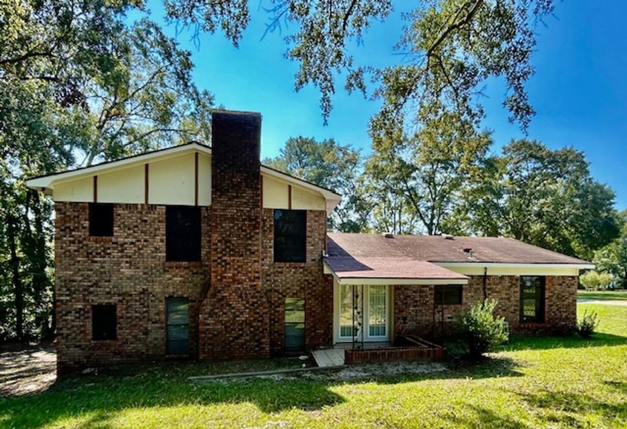 4025 Hillview Dr - Photo 2 of 13