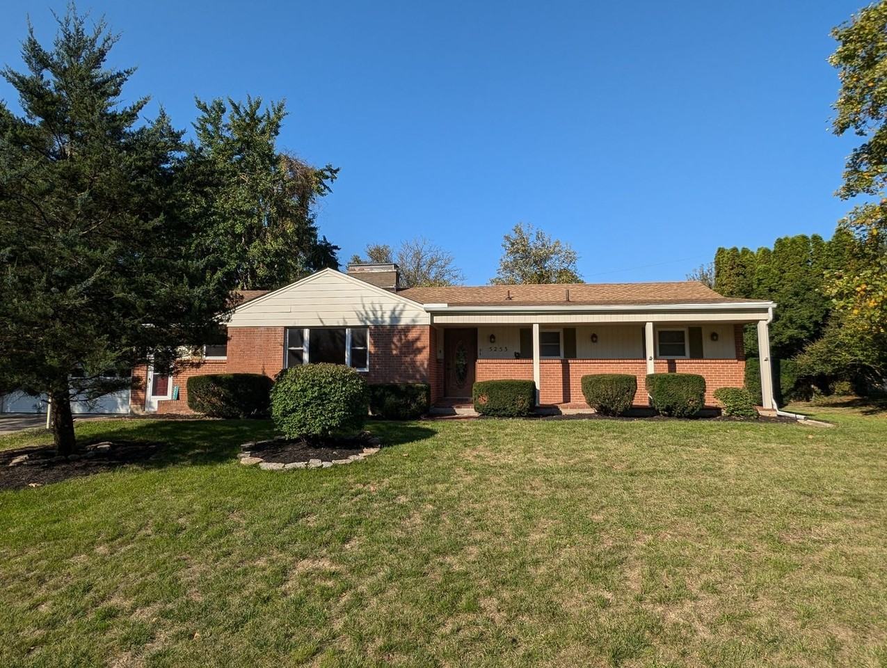 5253 Vernadale Dr - Photo 4 of 41