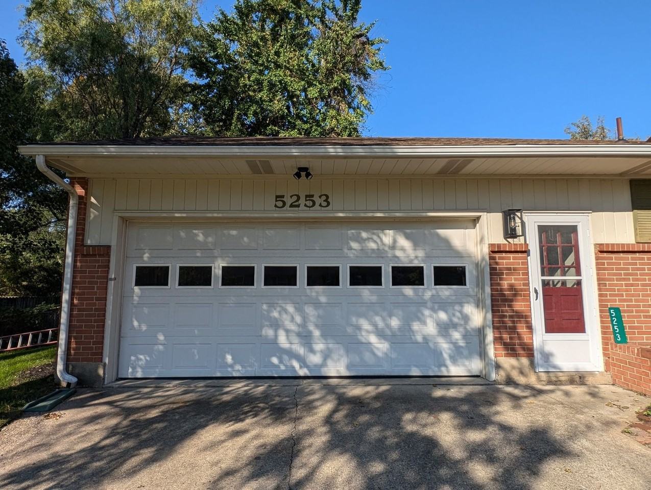 5253 Vernadale Dr - Photo 5 of 41