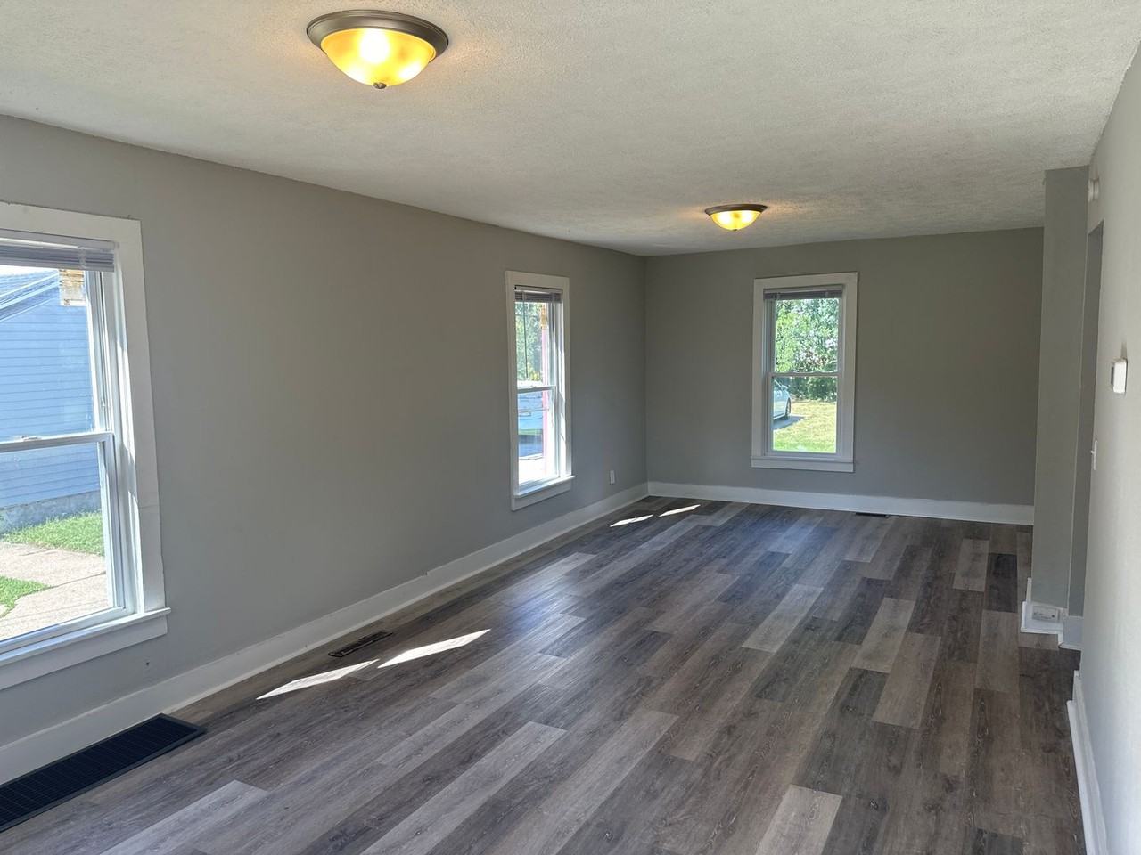 761 Brooks St - Photo 2 of 17
