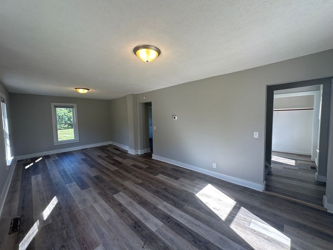761 Brooks St - Photo 3 of 17