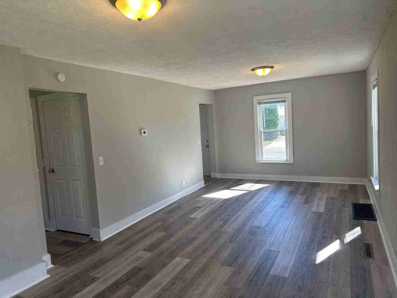 761 Brooks St - Photo 4 of 17