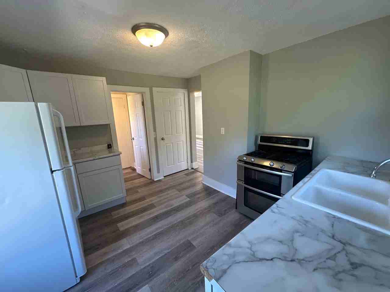761 Brooks St - Photo 6 of 17